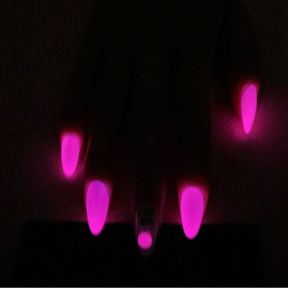 Handcrafted Press On Nails Red Glow in dark Medium Almond - Love Galore - Picture 3 of 6